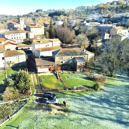 L'ancien Relais De Poste*** Ferienhaus Saint-Dier-dʼAuvergne