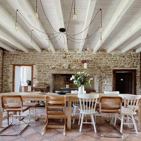 L'ancien Relais De Poste*** Ferienhaus Saint-Dier-dʼAuvergne