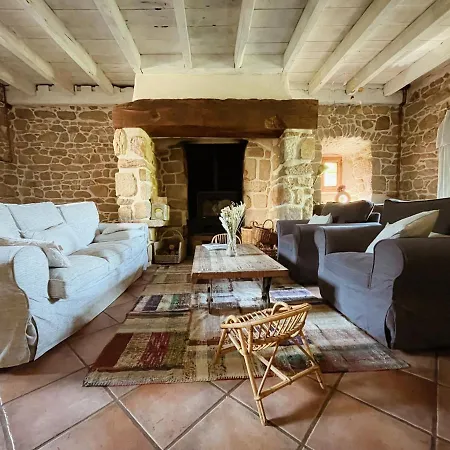 L'ancien Relais De Poste*** Saint-Dier-dʼAuvergne