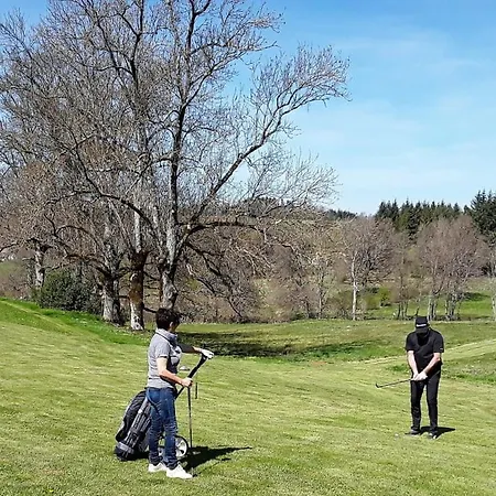 L'ancien Relais De Poste*** Casa de Férias Saint-Dier-dʼAuvergne
